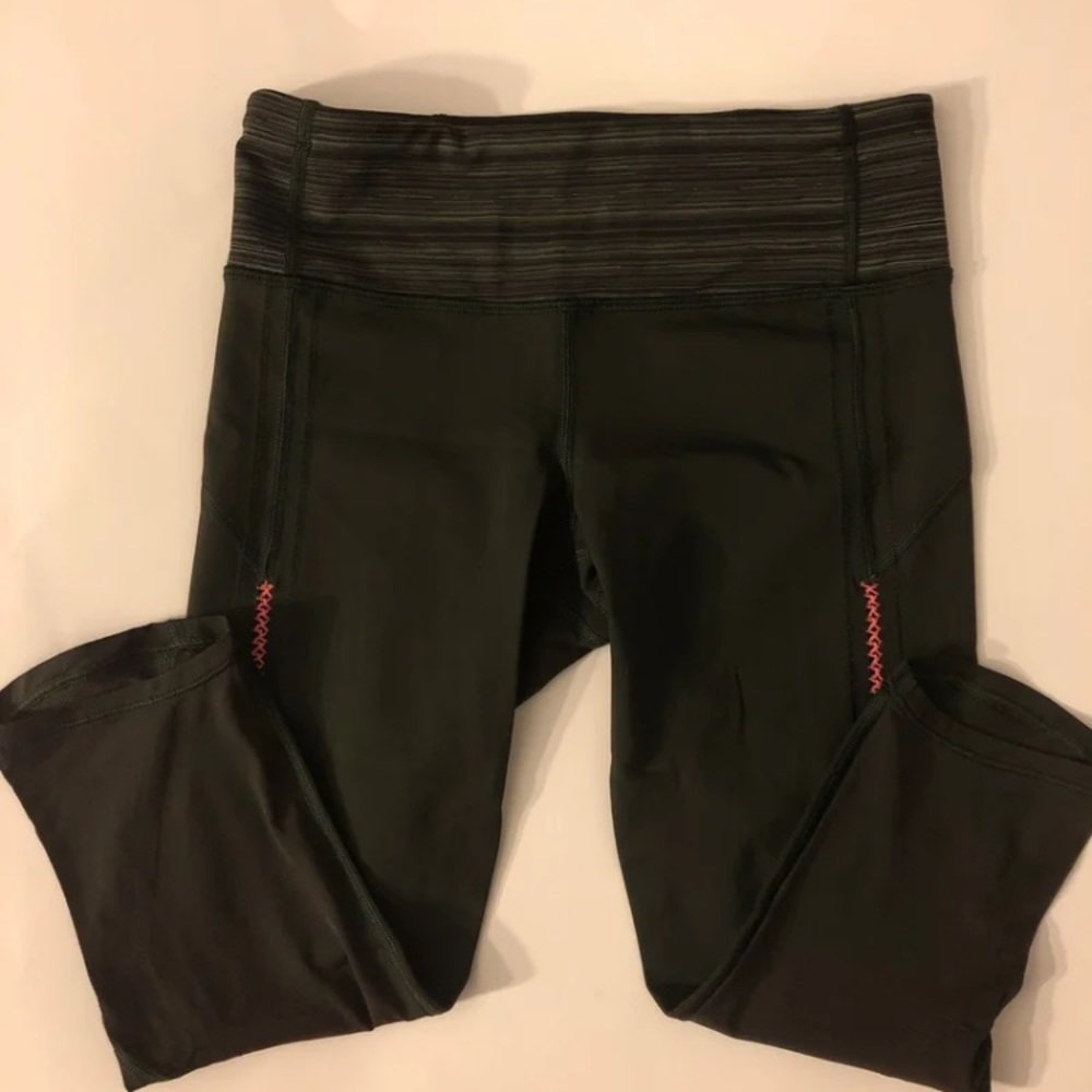 SOLD! Lululemon Vent it Out Crop 4 gator green - Picture 5 of 8